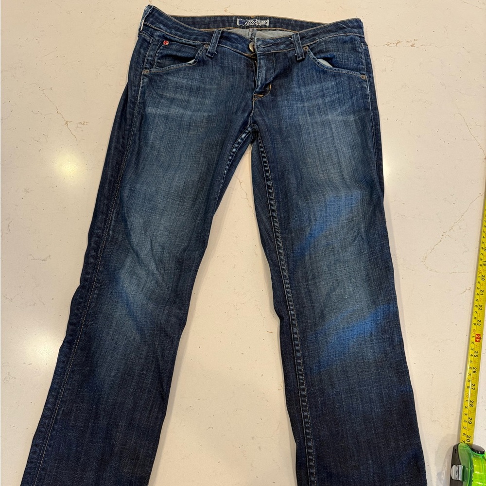 Women’s Hudson jeans. Classic flap pocket. 28.